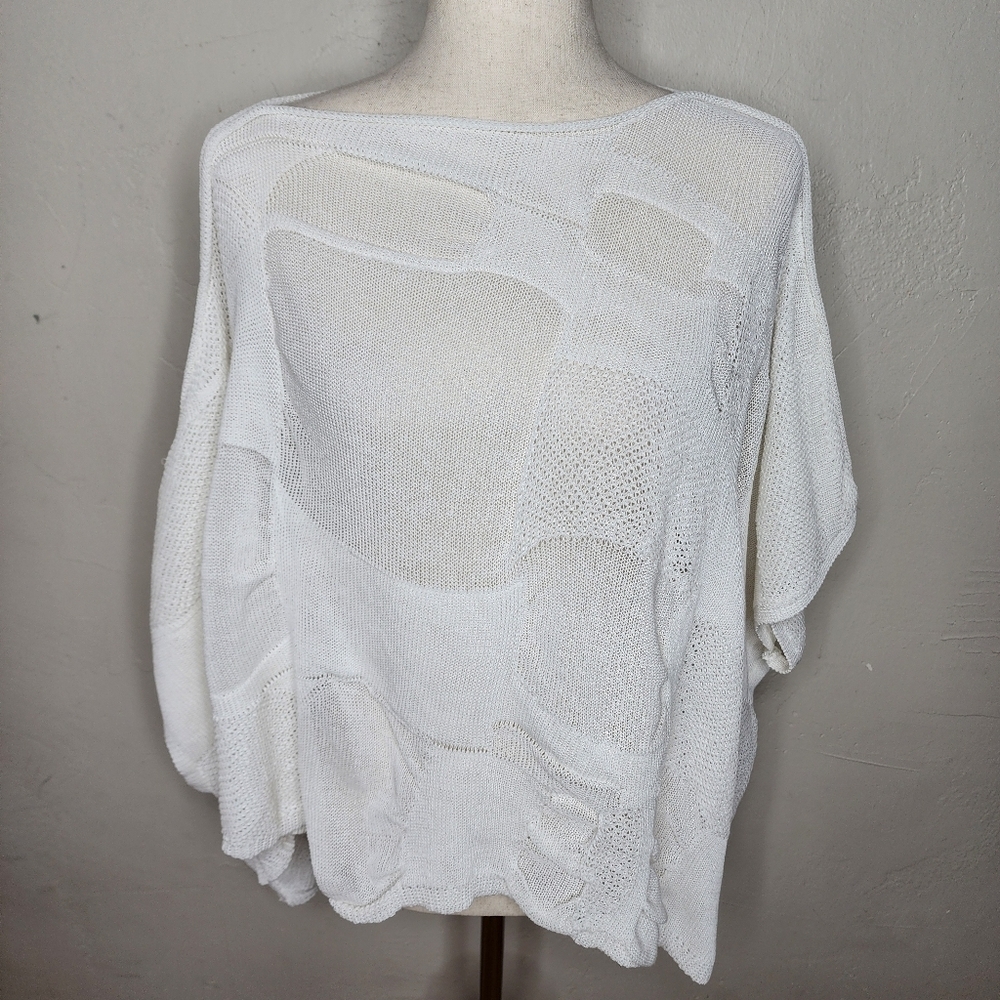 Moyuru White Short Sleeve Top